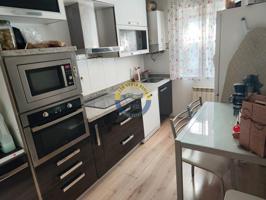 Piso a la venta junto a Mercaleón. photo 0