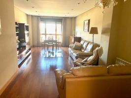 Magnifico piso a la venta junto al edifico de la Junta de Castilla y León. photo 0