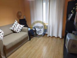 Piso en buen estado a la venta en La Chantría. photo 0