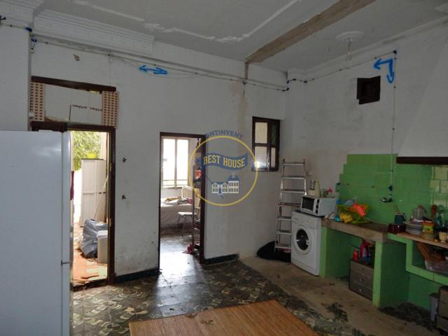 ESTUPENDA CASA CON BAJO COMERCIAL, PATIO Y TERRAZAS. photo 0