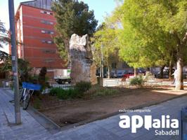 PLANTA BAIXA AMB TERRASSA INTERIOR A LA CREU ALTA. photo 0