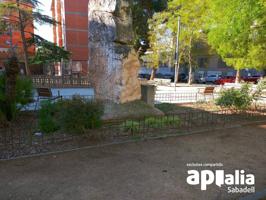 PLANTA BAIXA AMB TERRASSA INTERIOR A LA CREU ALTA. photo 0