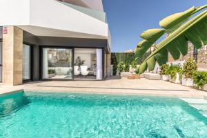 Chalet moderno de 3 dormitorios y 3 baños con piscina privada photo 0
