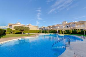 CHALET CON PISCINA COMUNITARIA EN VENTA EN TORREVIEJA photo 0