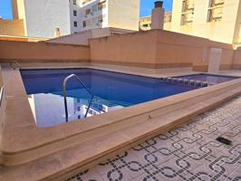 Bonito piso en pleno centro, orientada al este, 2 dormitorios, piscina comun photo 0