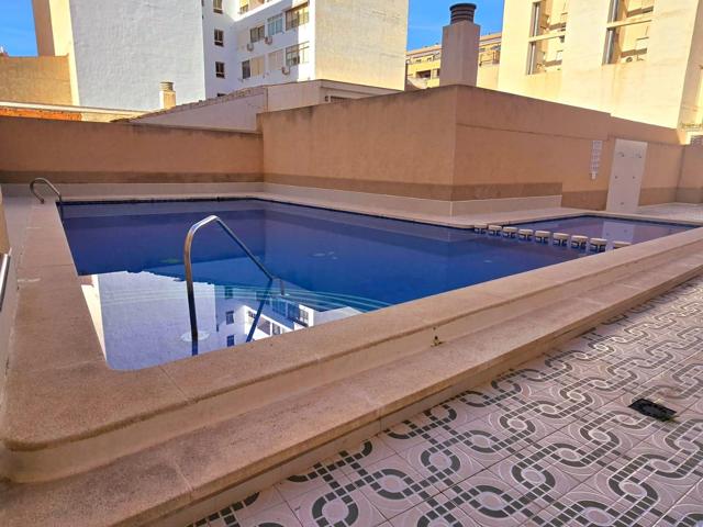 Bonito piso en pleno centro, orientada al este, 2 dormitorios, piscina comun photo 0