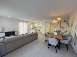 Bonito apartamento moderno de 3 dormitorios, terraza y jardín. photo 0