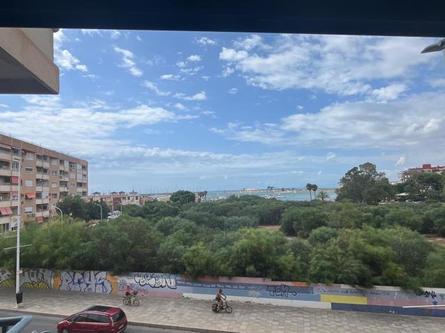PISO CÉNTRICO CON VISTAS AL MAR DE 3 DORMITORIOS Y ORIENTACIÓN SUR photo 0