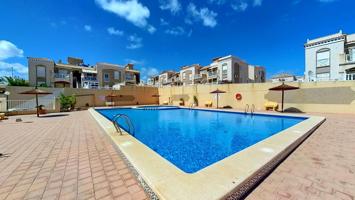 Precioso adosado planta baja de 2 dormitorios, parking, piscina comunitaria, orientación Oeste. photo 0