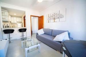 BONITO PISO DE 2 DORMITORIOS Y 1 BAÑO, CÉNTRICO Y A UN PASO DE LA PLAYA photo 0