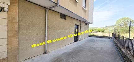 Amplio Local Comercial en Venta en el Centro de Guardo photo 0