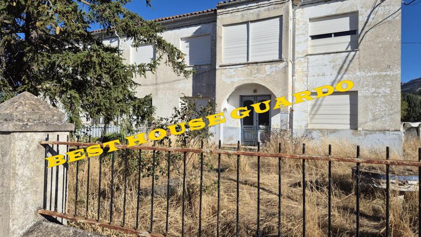 Casa y nave ccon terreno en Castrejon de la Peña photo 0