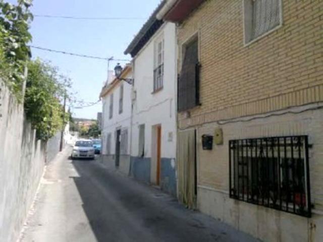 Casa de pueblo, para reformar, situada en el centro de Cájar. photo 0