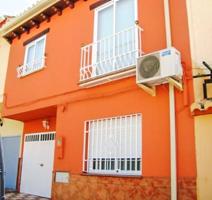 Casa de 2 plantas situada en la calle Almería de La Zubia photo 0
