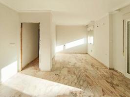 Bonito piso de 3 dormitorios, situado en la calle Ernesto Mira de Motril. photo 0