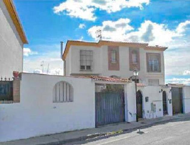 Bonito pareado de 3 plantas, en parcela de 190 m2, situado el la urbanización El Torreón de Albolote photo 0