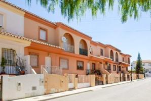 Bonito adosado con garaje y patio situado en la calle Zulema de Híjar. photo 0