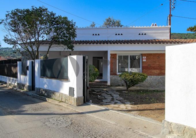 CHALET A 4 VIENTOS CON TERRENO EN CABRILS photo 0