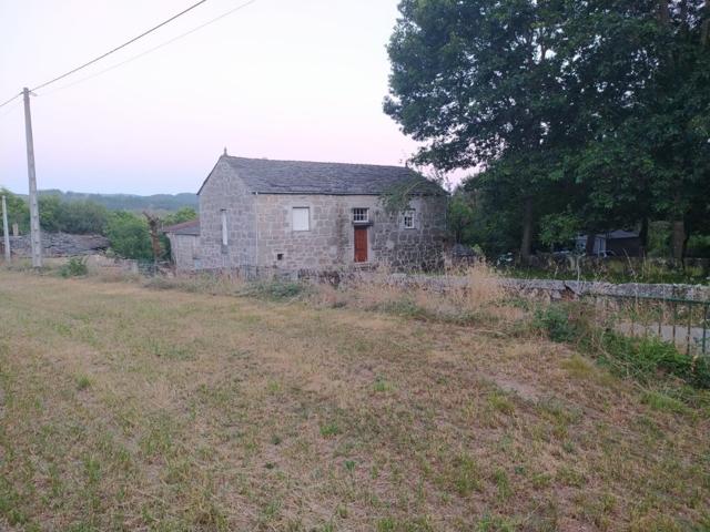 SE VENDE CASA DE PIEDRA TRADICIONAL GALLEGA CON FINCA 2.700M2 EN O CORGO photo 0