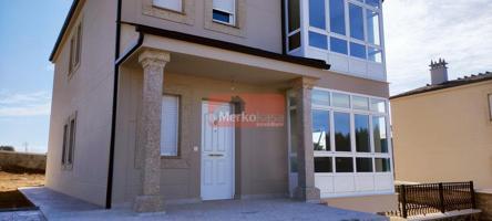 SE VENDEN CHALETS INDEPENDIENTES DE OBRA NUEVA Y CON FINCA CERRADA DE 650M² CERCANO A LUGO photo 0