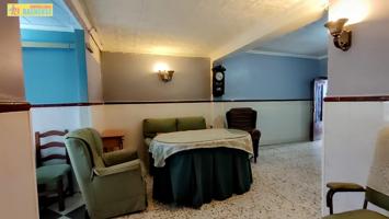 CASA EN VENTA CON COCHERA photo 0