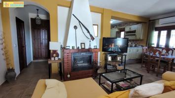 Casa de campo con oliviar en venta photo 0