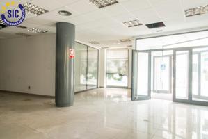 🔝 Amplio Local Comercial en Venta o Alquiler en Zona Estratégica – 450 m², 3 Accesos Independientes photo 0