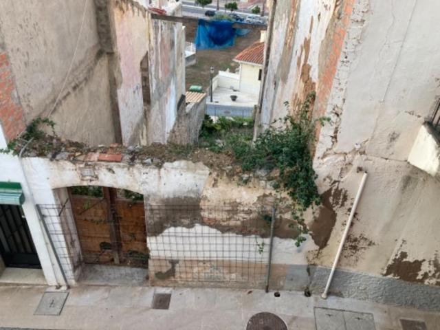 Venta sujeta a IVA. Solar en el centro del pueblo de Oropesa de Entidad bancaria. photo 0