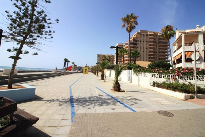 Apartamento en planta baja Morro de Gos, edificio en primera linea de playa photo 0