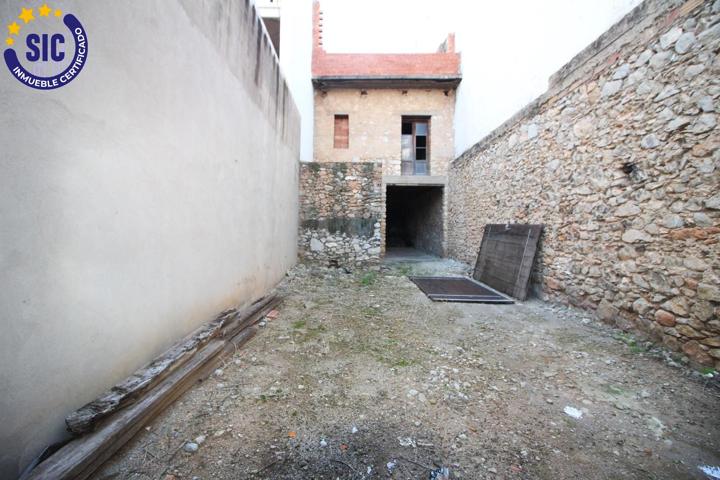 Patio casa solar a dos calles, en el casco viejo, en el centro pueblo de Oropesa del Mar photo 0