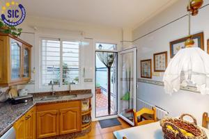 Casa amplia en Calle Navarra Castellón, con terraza, garaje y buhardilla – Ideal para familias photo 0