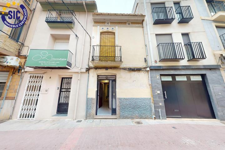 'Casa de 2 plantas con terraza en el centro de Castellón – ¡Personalízala a tu gusto!' photo 0