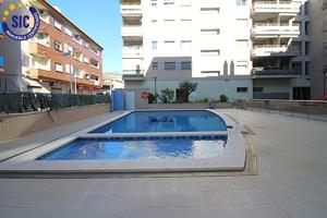Apartamento muy céntrico con garaje y piscina rodeado de servicios, colegio, centro de Salud, Renfe photo 0