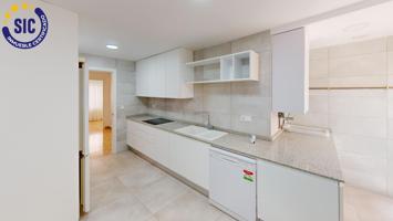 Piso en el Centro de Castellón con Garaje y Trastero – Reformado y con Balcón photo 0