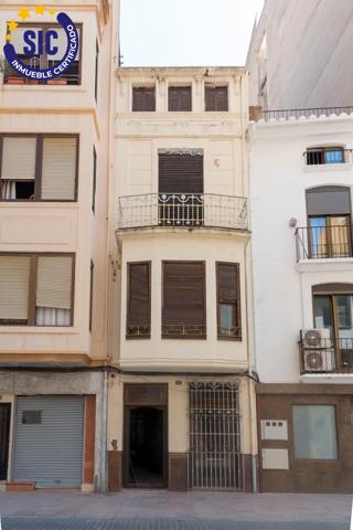 Casa céntrica para rehabilitar en el corazón de Castellón, ideal para vivir, negocio, comercio o inversión. photo 0