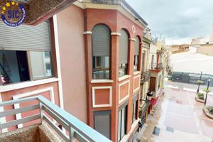 Oficina en alquiler en pleno centro de Castellón – 140 m² con despachos y vistas a la plaza Hernán Cortés, con parada de autobuses y taxis photo 0