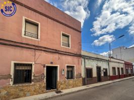 Casa de 132m (4 dormitorios y 2 baños) distribuidos en 2 plantas y una terraza solárium de 54 m² en Castellón photo 0