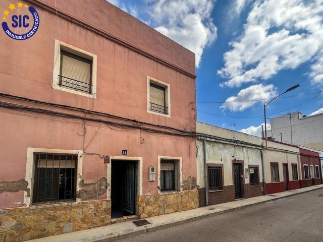 Casa de 132m (4 dormitorios y 2 baños) distribuidos en 2 plantas y una terraza solárium de 54 m² en Castellón photo 0