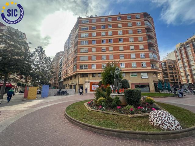 Gran vivienda en Plaza Fadrell de 176m2 con 4 dormitorios, 3 baños y garaje en el centro de Castellón de la Plana. photo 0