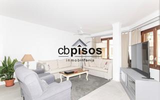 SE VENDE INCREÍBLE PISO TOTALMENTE REFORMADO A ESCASOS METROS DEL MAR photo 0