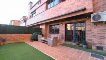 ¡¡¡CHALET ADOSADO EN URBANIZACION CERRADA CON PISCINA Y 2 PLAZAS DE GARAJE!!! photo 0
