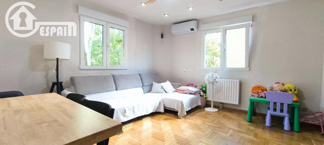 PISO AMPLIO, REFORMADO CON 3 DORMITORIOS, DOS BAÑOS Y TRASTERO photo 0