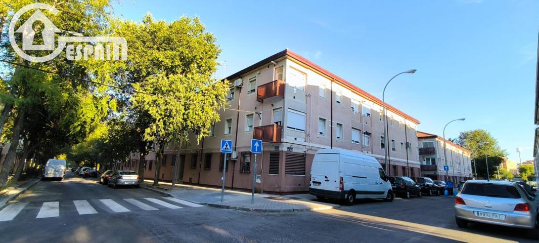 Vivienda con salón independiente, 3 dormitorios y un baño. photo 0