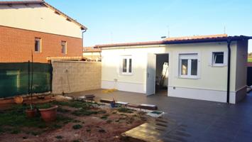 Unifamiliar Pareada En venta en Calle Las Moreras, 25, Revillarruz photo 0