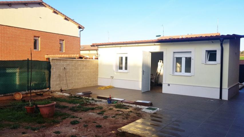 Unifamiliar Pareada En venta en Calle Las Moreras, 25, Revillarruz photo 0