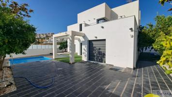 Unifamiliar En venta en Junto A Centro Comercial El Serrallo, Huétor Vega photo 0