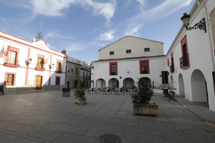 Casa de dos plantas en el centro del Casar de Cáceres photo 0