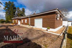Espectacular Parcela con Vivienda y Amplias Instalaciones en Badajoz photo 0