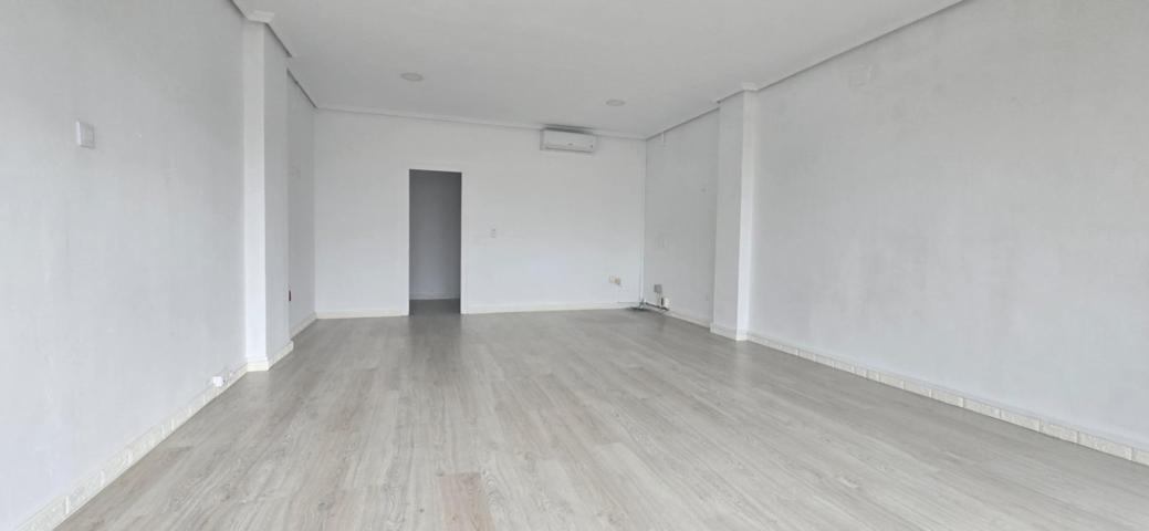¡Oportunidad Única! Local Comercial en el Corazón de Badajoz photo 0