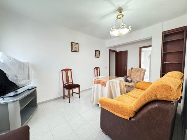 LISTO PARA ENTRAR; PISO CON TERRAZA EN BADAJOZ photo 0